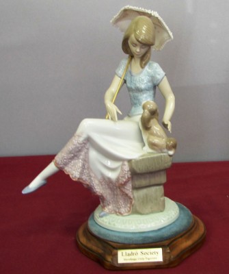 Appraisal: LLADRO - Picture Perfect with base th Anniversary Lladro Society