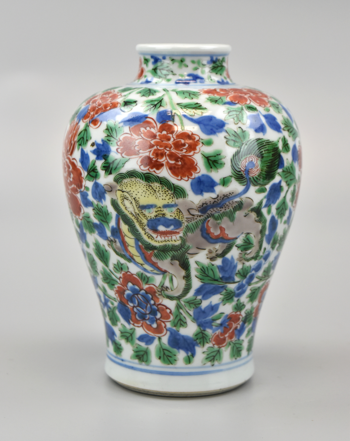 Appraisal: Chinese famille verte th C blue green red glaze vase