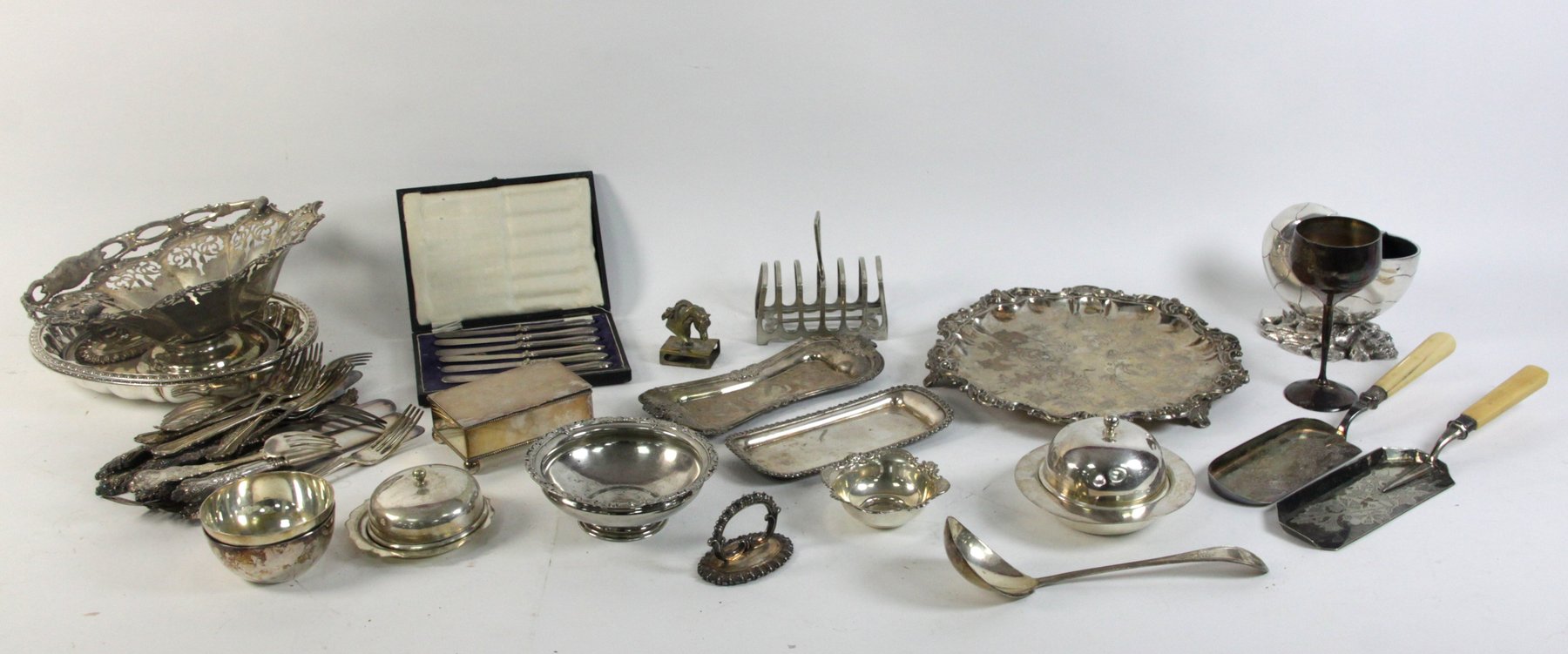 Appraisal: Sundry silver plate including salver cigarette box etc