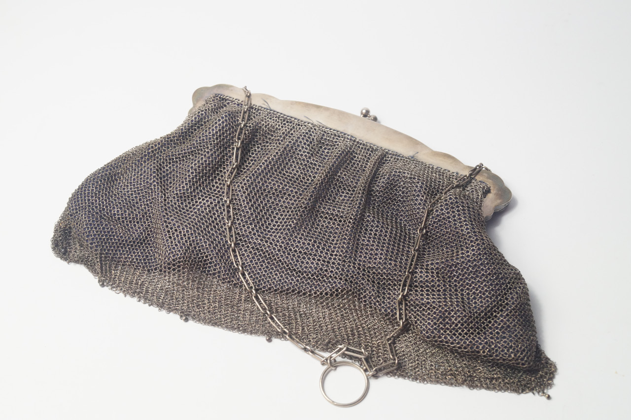 Appraisal: An Edwardian white metal chain mail evening bag with chain