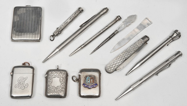 Appraisal: A COLLECTION TO INCLUDE three silver vesta cases a silver