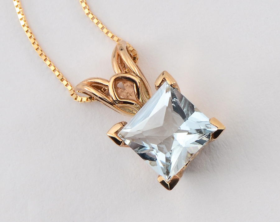 Appraisal: AQUAMARINE PENDANT CHAIN K yellow gold pendant contains one square