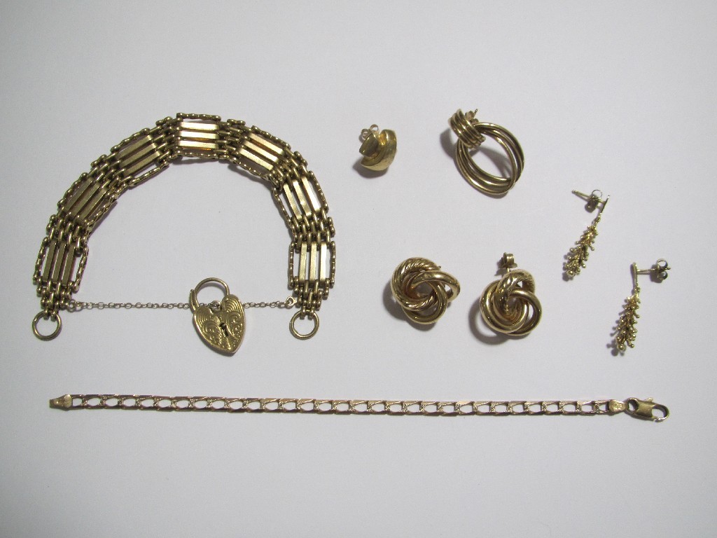 Appraisal: A ct gold gate link bracelet small bracelet earrings etc