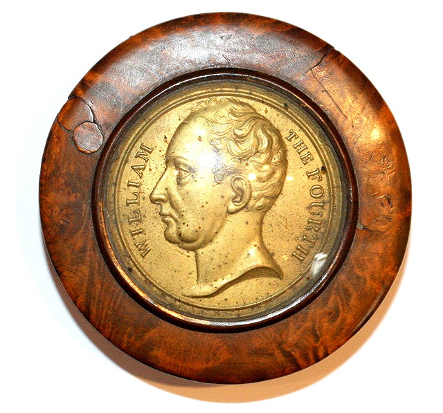 Appraisal: A TURNED BURR WOOD AND TORTOISESHELL LINED SNUFF BOX inset