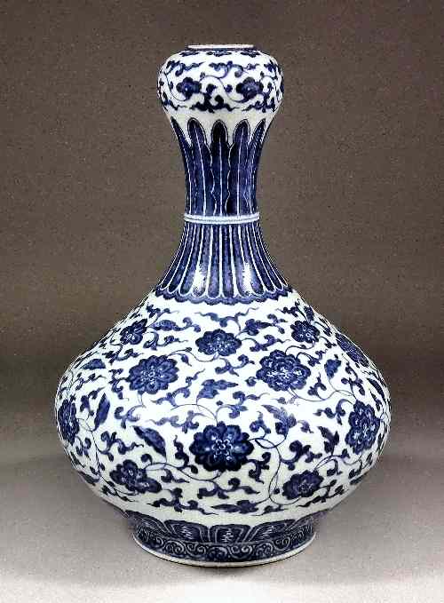 Appraisal: A Chinese blue and white porcelain garlic-necked 'lotus scroll' bottle