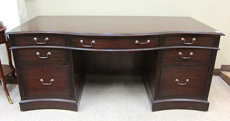 Appraisal: DARK MAHOGANY FINISH EXECUTIVE DESK Palmer Home line by Lexington