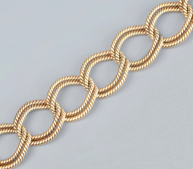 Appraisal: A YELLOW PRECIOUS METAL FANCY-LINK BRACELET composed of curb-shaped links