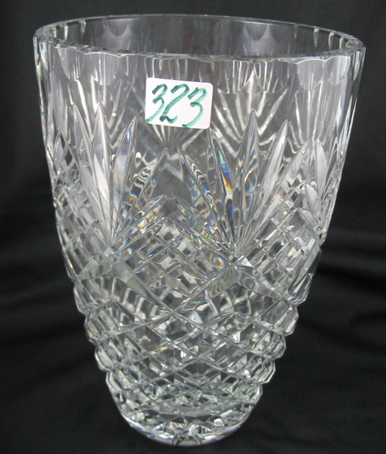 Appraisal: A CUT CRYSTAL FLOWER VASE having a diamond and fan