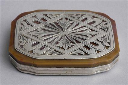 Appraisal: CONTINENTAL SILVER AND SILVER-GILT MOUNTED AGATE SNUFF BOX The oblong