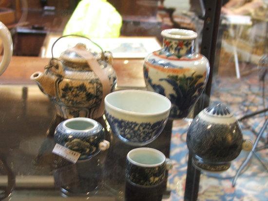 Appraisal: A MIXED LOT OF TH CENTURY ORIENTAL CERAMICS to include