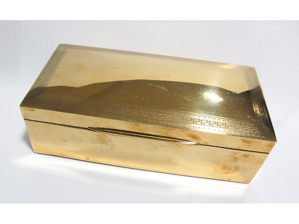 Appraisal: A ct gold cigarette box of classic rectangular shape with