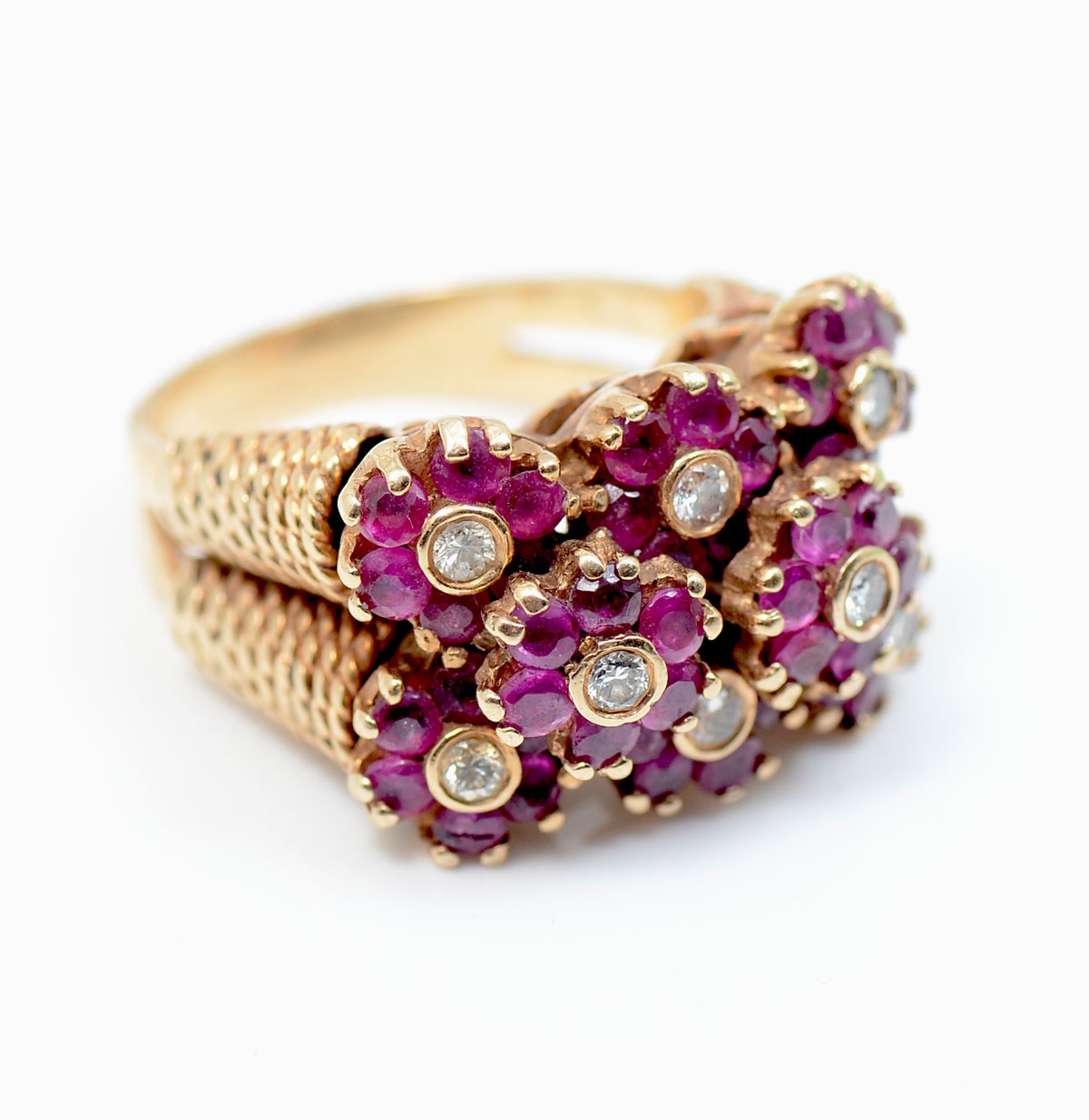 Appraisal: K CTW RUBY DIAMOND RING K yellow gold ring contains