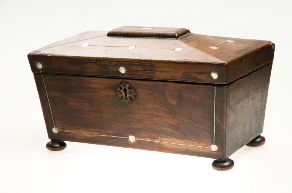 Appraisal: REGENCY ROSEWOOD SARCOPHAGUS TEA CADDY inlaid with mother-of-pearl discs with