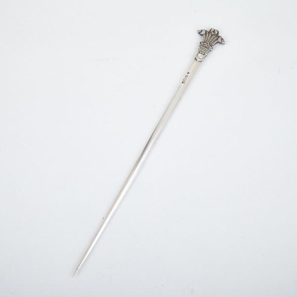 Appraisal: Edwardian Silver Meat Skewer William Hutton Sons London with Prince