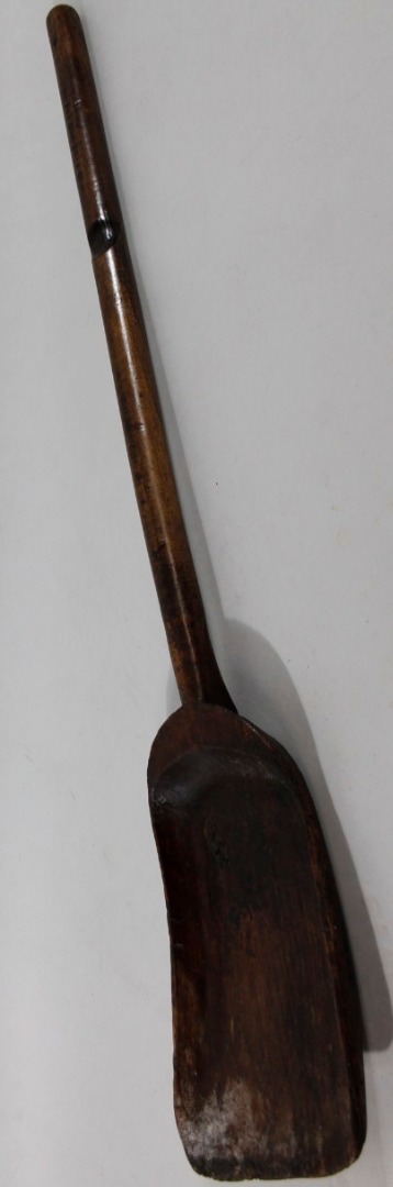 Appraisal: A thC wooden grain shovel with shaped end and turned