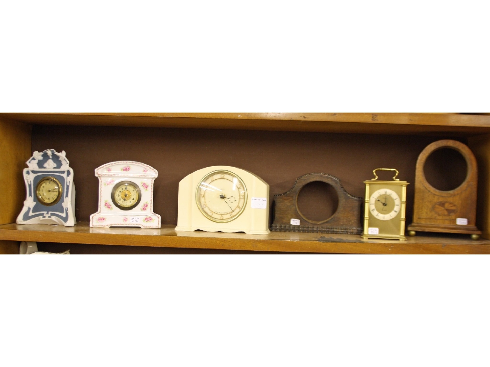 Appraisal: Collection of vintage mantel timepieces to include Smiths Bakelite wind-up