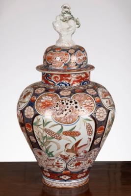 Appraisal: A Japanese Imari jar and cover circa the cover with