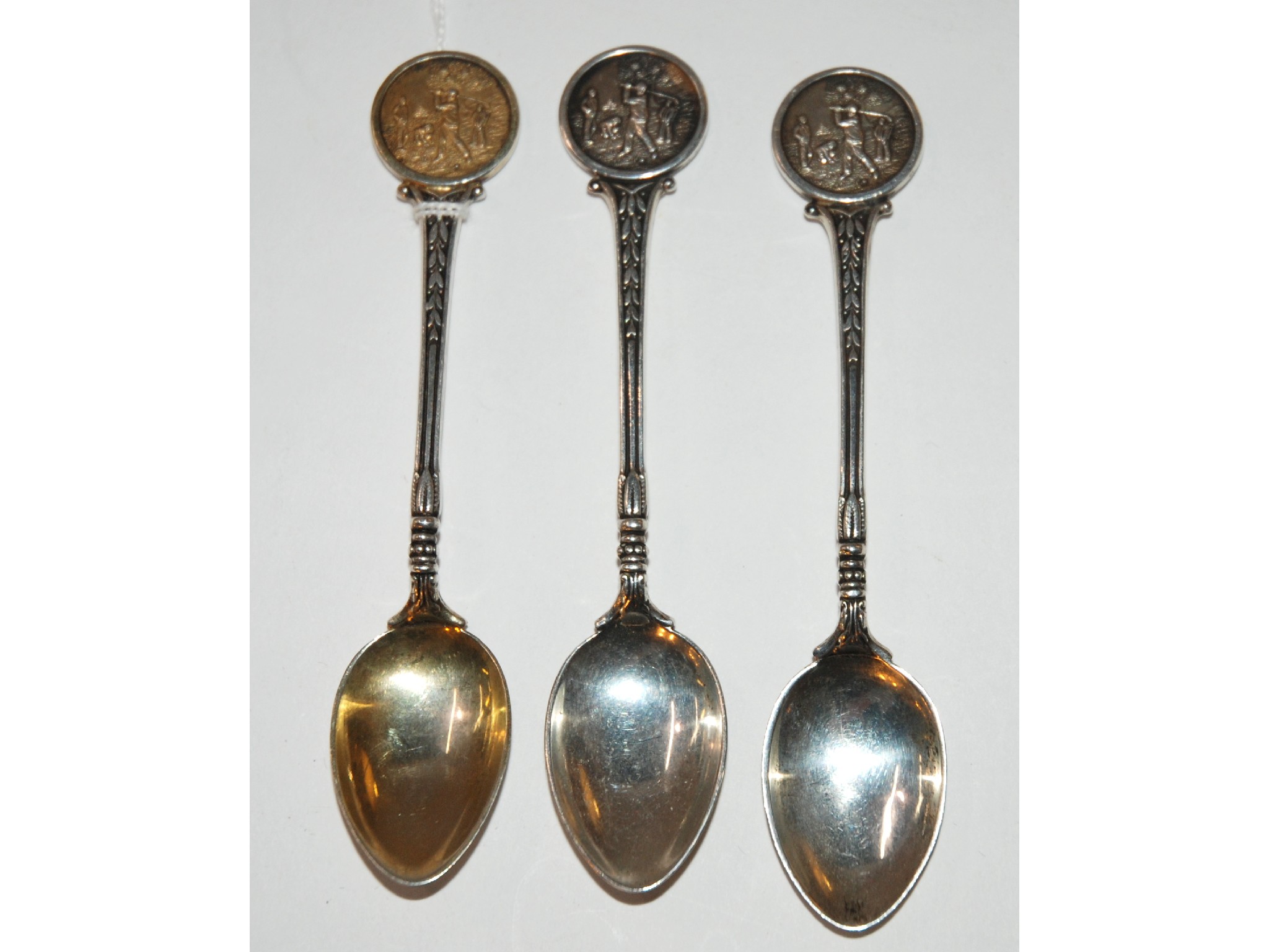 Appraisal: A set of three silver spoons with golfing motif