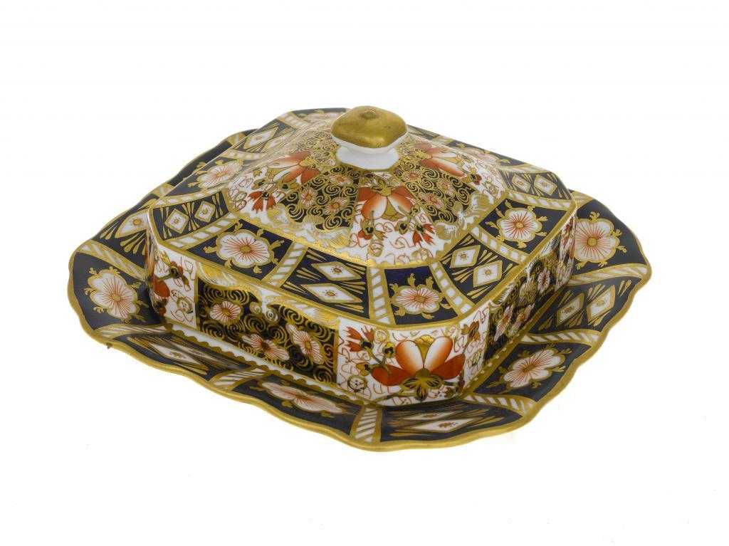 Appraisal: A ROYAL CROWN DERBY WITCHES PATTERN BUTTER DISH AND COVER