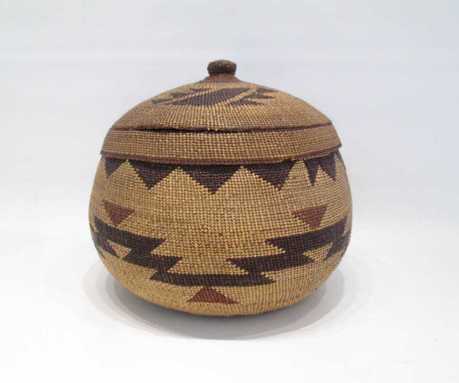 Appraisal: NATIVE AMERICAN COVERED BASKET Lower Klamath River tribes Yurok Karuk