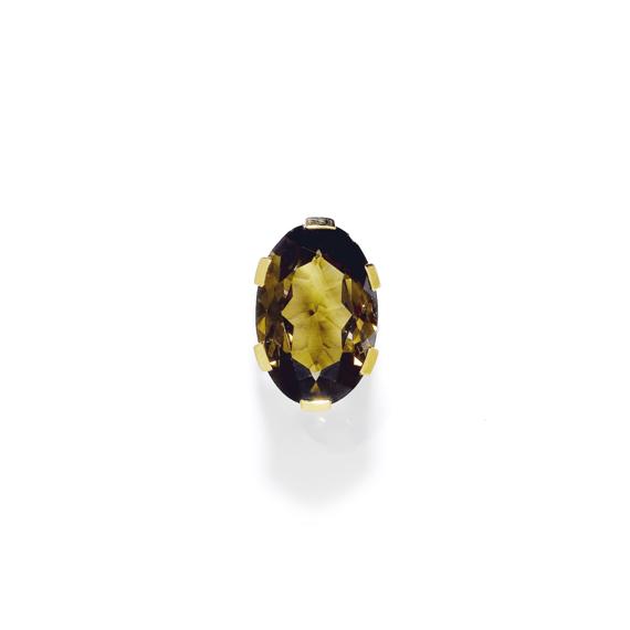 Appraisal: SMOKY QUARTZ AND GOLD RING ca Yellow gold Decorative ring