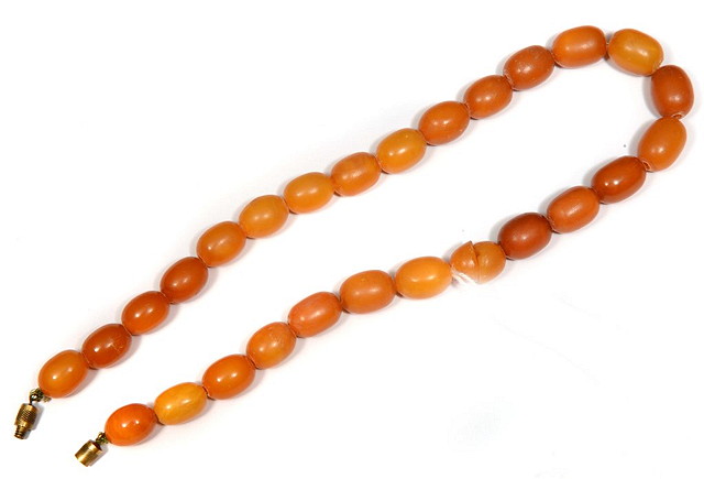 Appraisal: A GRADUATED AMBER BEAD NECKLACE grams