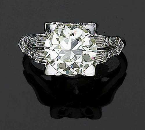 Appraisal: DIAMOND RING ca Platinum Elegant ring the top set with