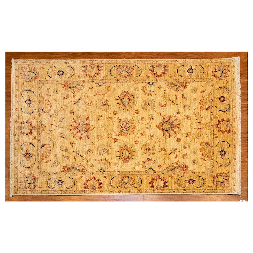 Appraisal: Peshawar Rug Pakistan x modern hand-knotted Condition Like new no