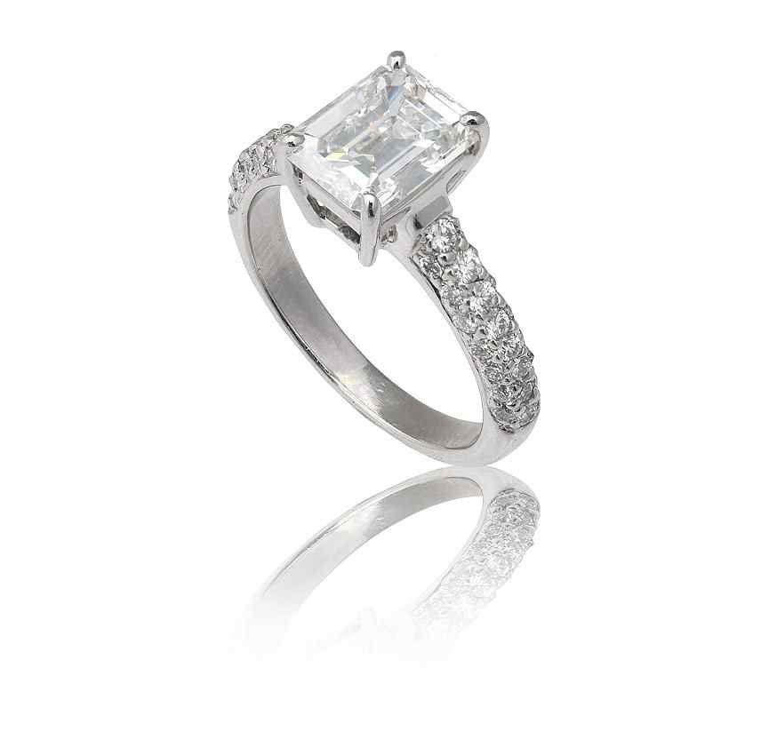 Appraisal: PLATINUM CT DIAMOND SOLITAIRE RING Platinum ring centers an approx