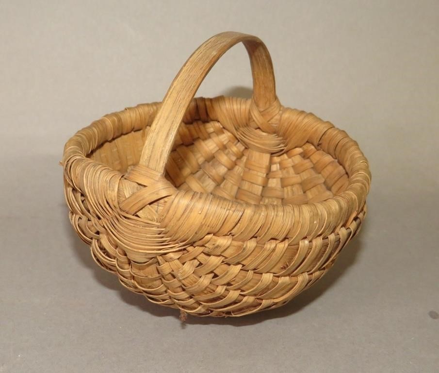 Appraisal: SMALL OAK SPLINT MELON SHAPED GATHERING BASKETca late th-early th