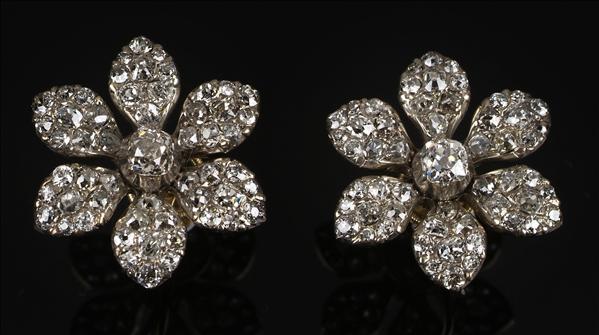 Appraisal: A pair of early Victorian diamond flower head cluster earrings