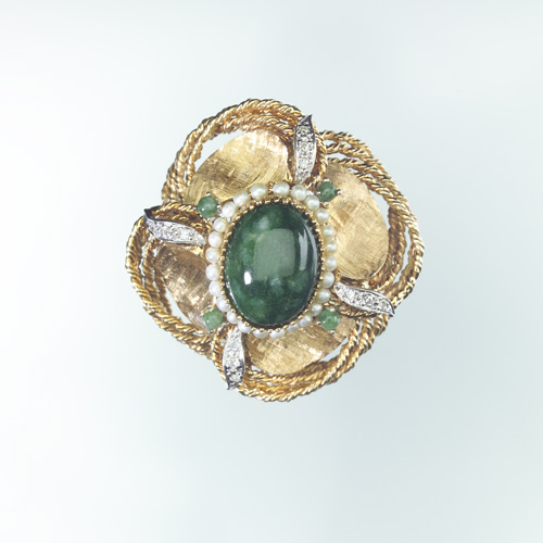 Appraisal: 'S Brooch in k yellow gold with diamonds green agate