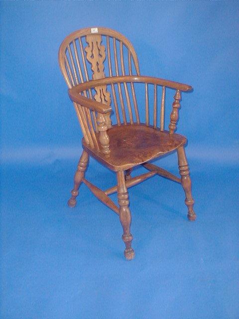 Appraisal: A late thC low back Windsor chair with pierced vase