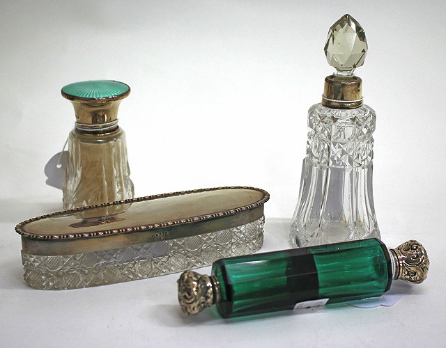 Appraisal: A VICTORIAN FACETED GREEN GLASS DOUBLE ENDED SCENT BOTTLE with