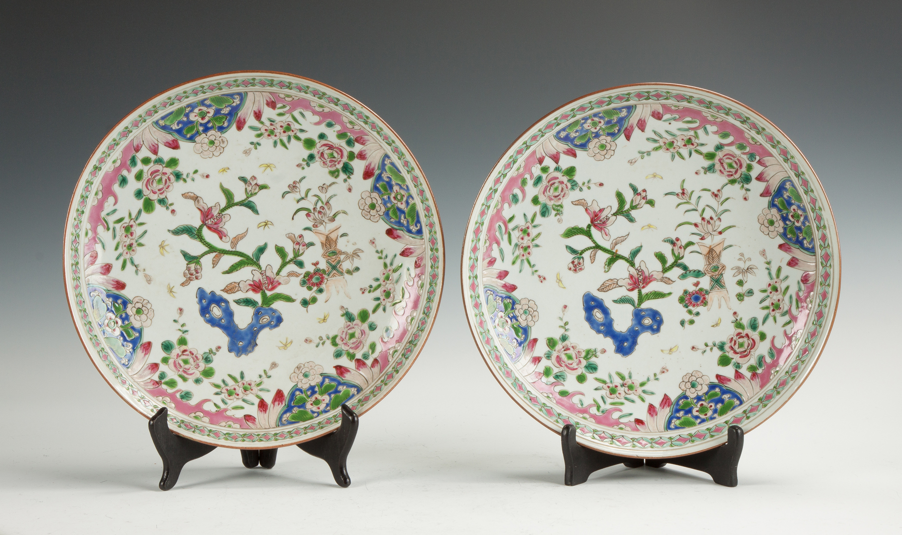 Appraisal: Pair of Chinese Export Porcelain Chargers