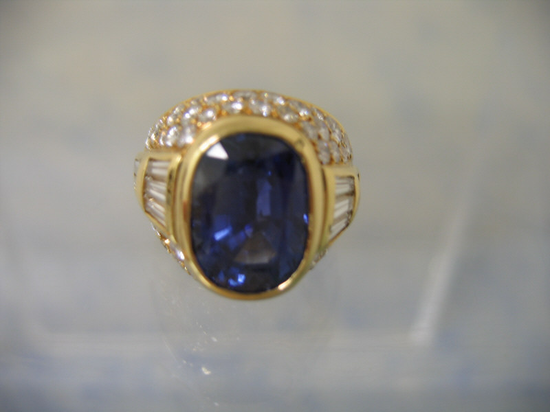 Appraisal: SAPPHIRE AND DIAMOND RING k yellow gold domed ring centering