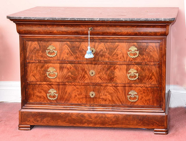 Appraisal: A FRENCH EMPIRE MAHOGANY STRAIGHT FRONT COMMODE with marble top