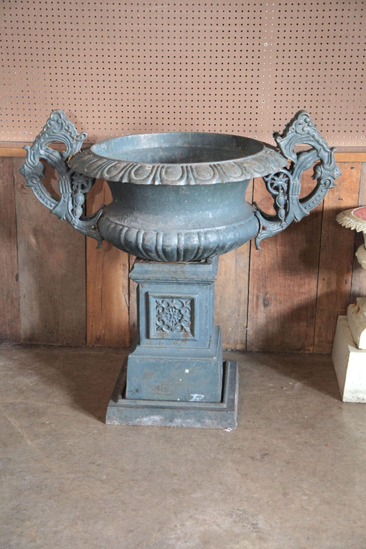 Appraisal: PAIR OF GARDEN URNS American late th century cast iron