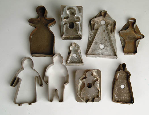 Appraisal: NINE FIGURAL PEOPLE TIN COOKIE CUTTERS Two with handles two