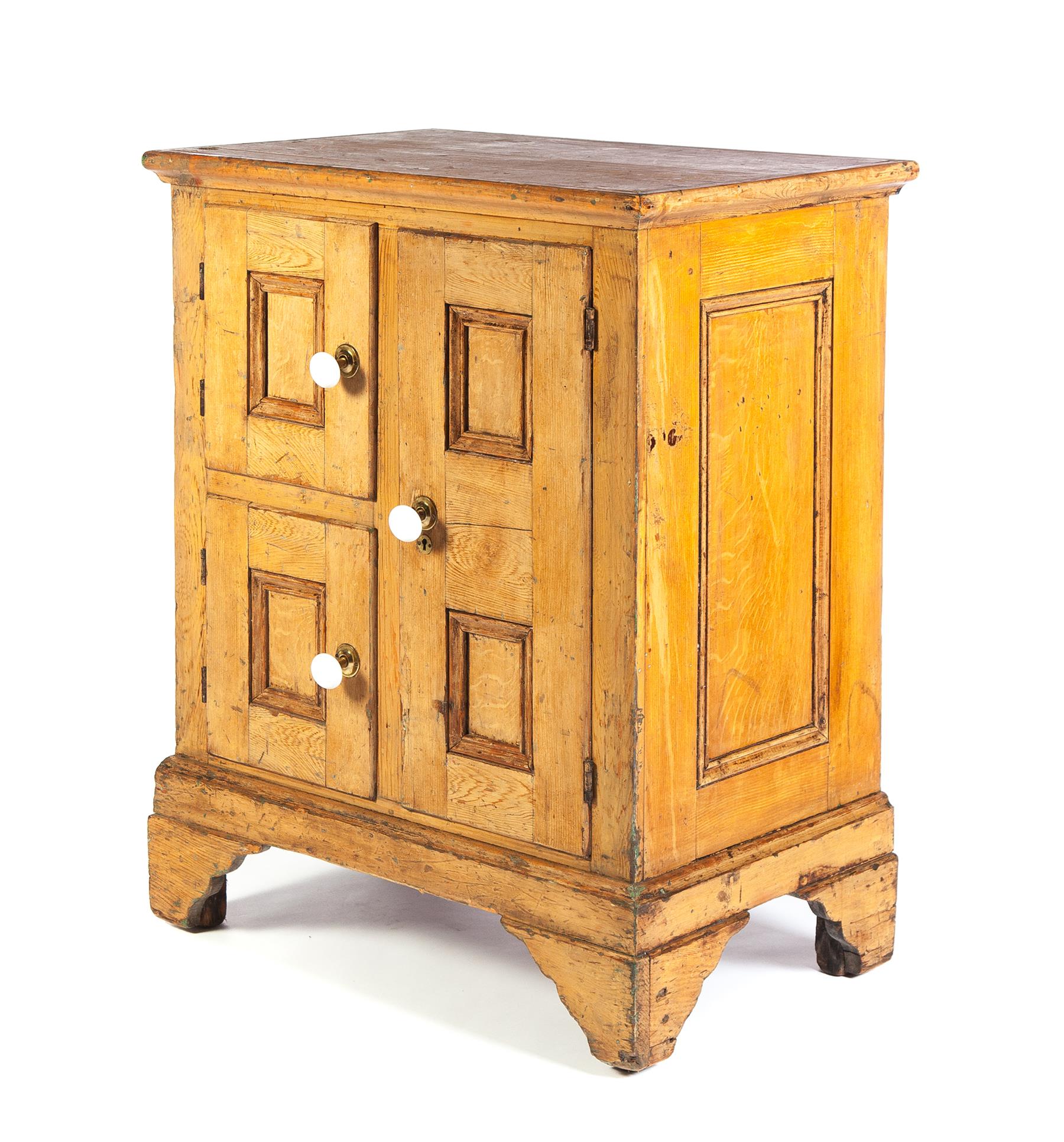 Appraisal: AMERICAN ICE BOX Late th-early th century Lined pine refridgerator