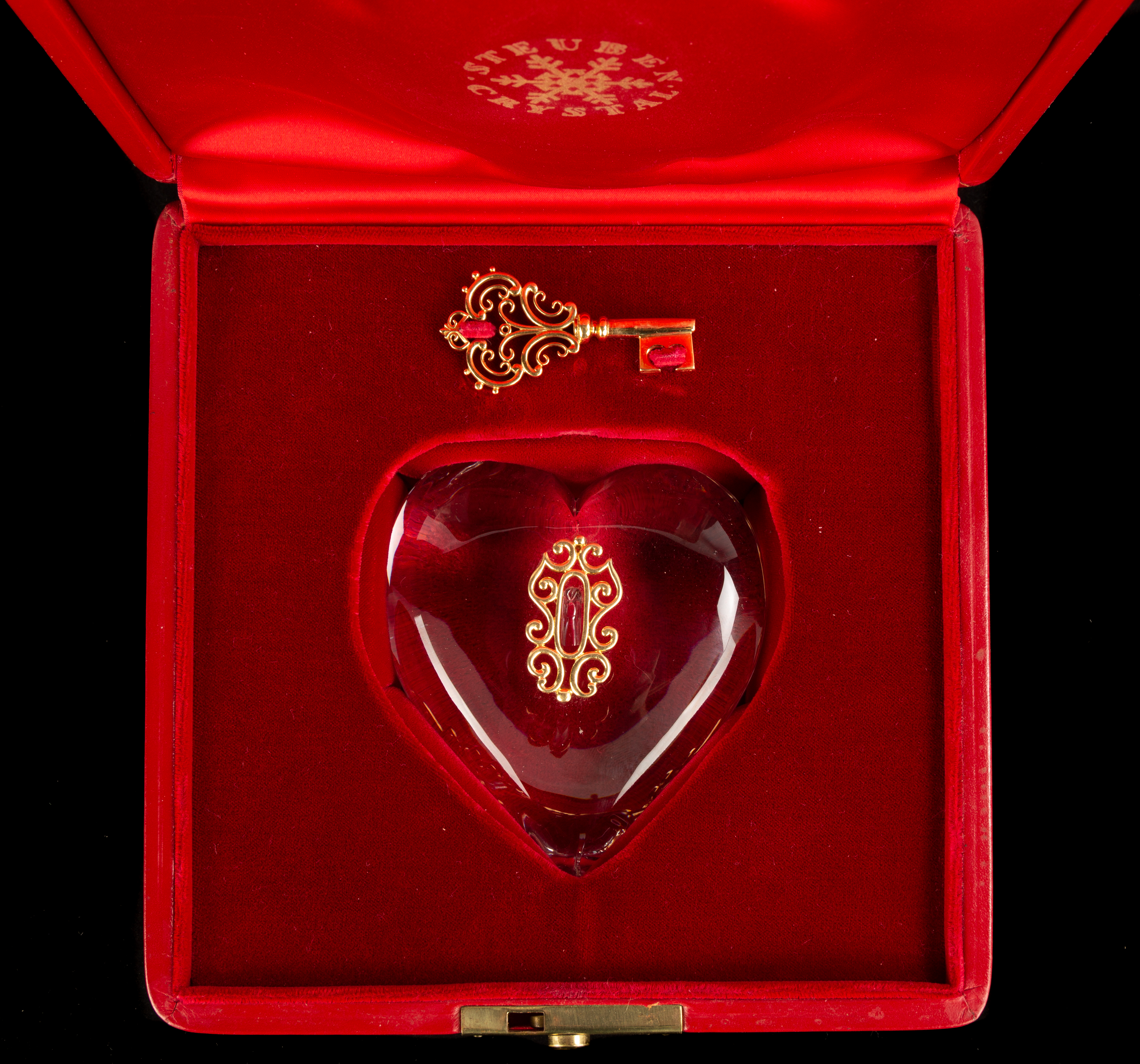 Appraisal: STEUBEN GLASS K GOLD HEART KEY designed by James Houston