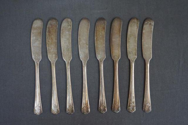 Appraisal: Vogue Silverplate Butter Spreader Set ca Includes Vogue flat handle