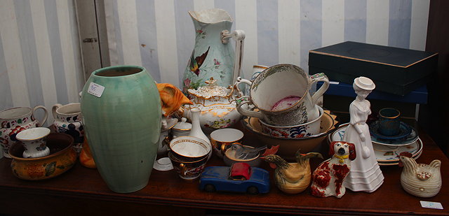 Appraisal: A QUANTITY OF MISCELLANEOUS DECORATIVE CERAMICS to include Royal Worcester