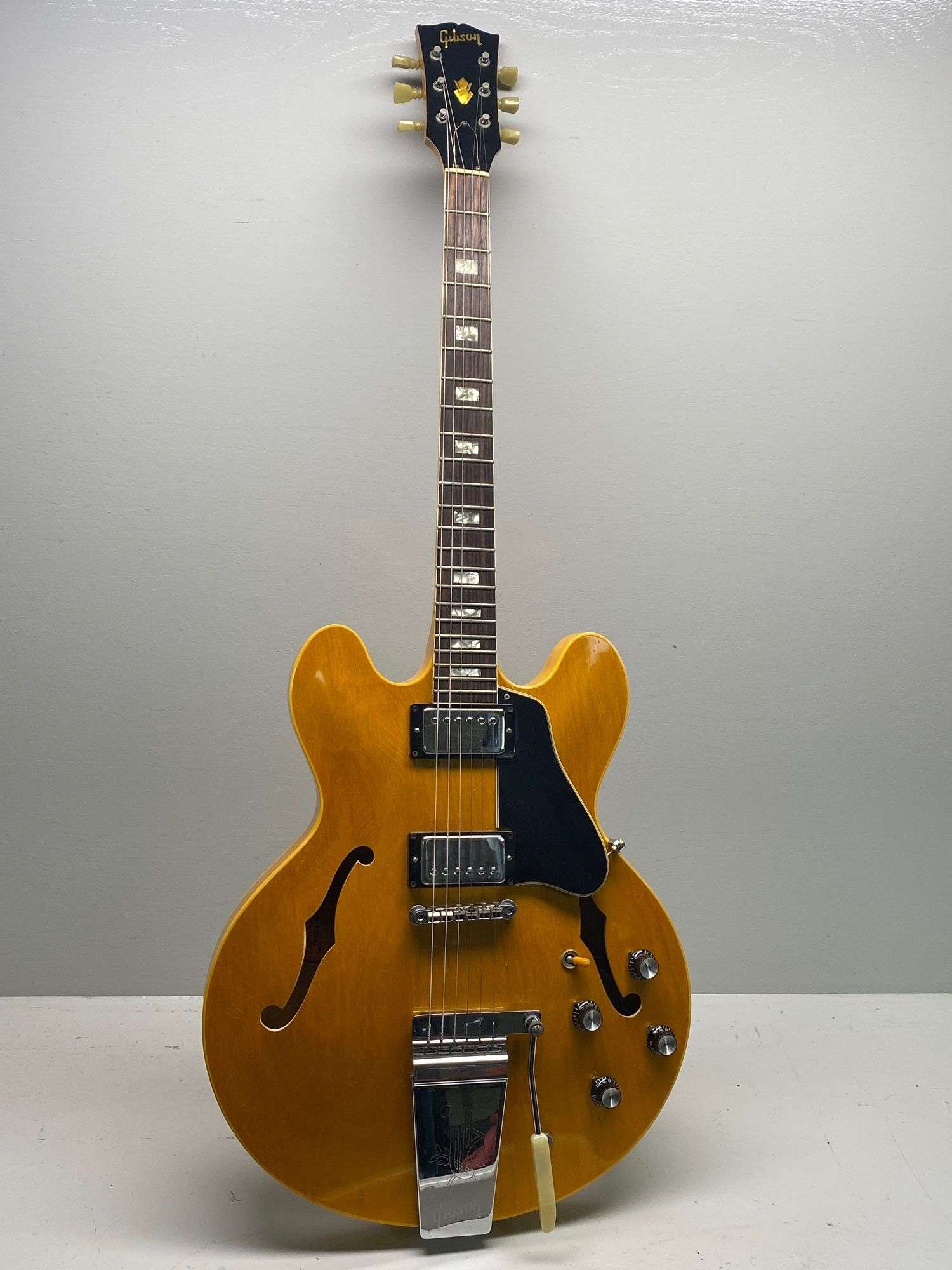 Appraisal: Gibson ES- TD in mapleGibson ES- TD in maple minor