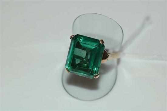 Appraisal: A GREEN STONE RING IN CT ROSE GOLD