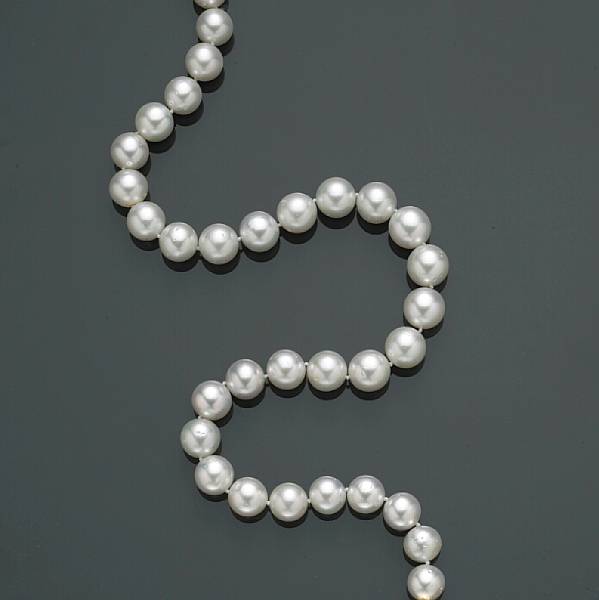 Appraisal: A South Sea cultured pearl and diamond necklace pearls measuring