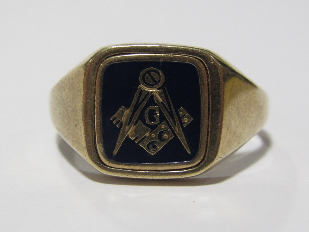 Appraisal: Nine carat gold Masonic dress ring