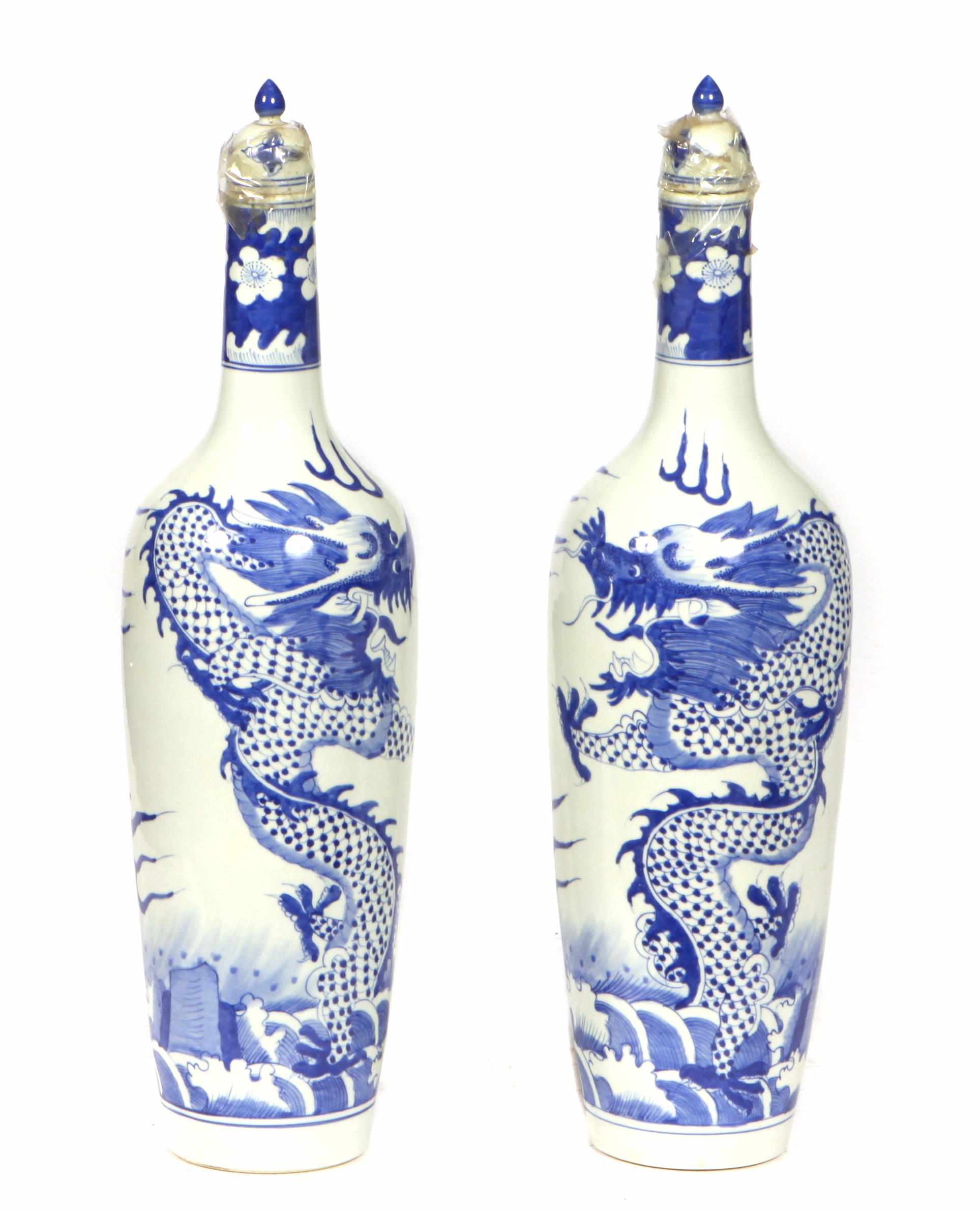 Appraisal: A pair of Chinese blue and white bottle form covered