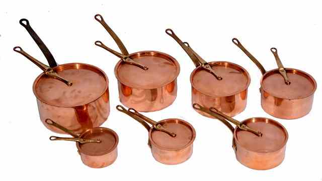 Appraisal: A GRADUATED SET OF SEVEN COPPER SAUCEPANS AND LIDS the