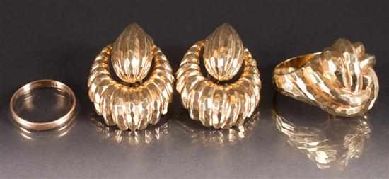 Appraisal: Assorted K yellow gold jewelry pair of shell form hoop